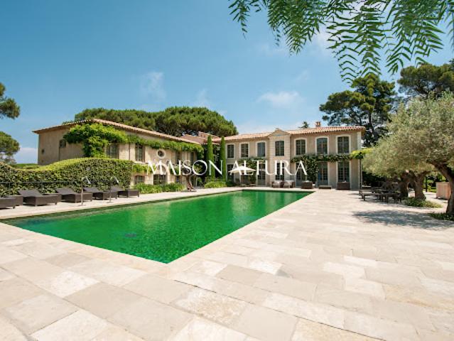 Villa avec piscine en bord de mer