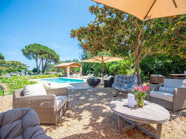 Villa avec piscine en bord de mer