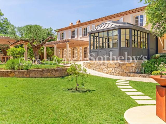 Villa avec piscine en bord de mer
