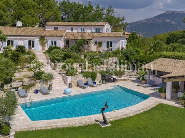 Villa avec piscine en bord de mer