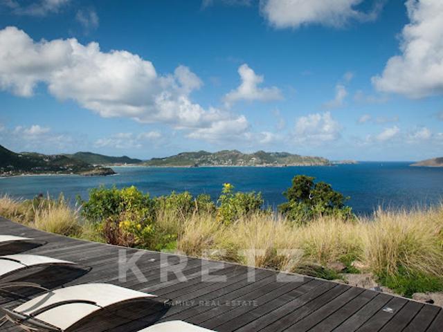 Villa avec piscine en bord de mer
