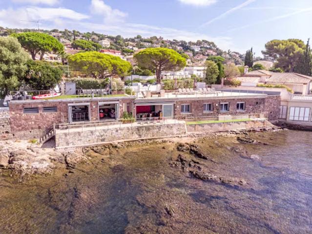 Villa avec piscine en bord de mer