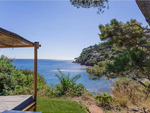 Villa avec piscine en bord de mer
