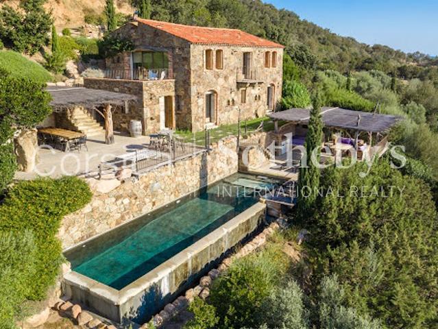 Villa avec piscine en bord de mer