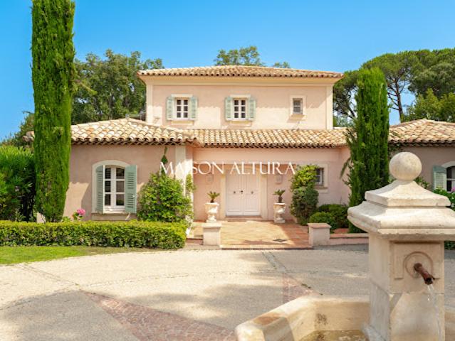 Villa avec piscine en bord de mer