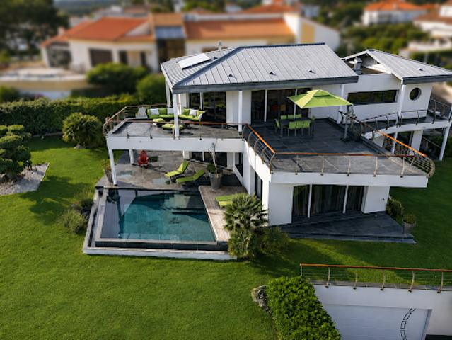 Villa avec piscine en bord de mer