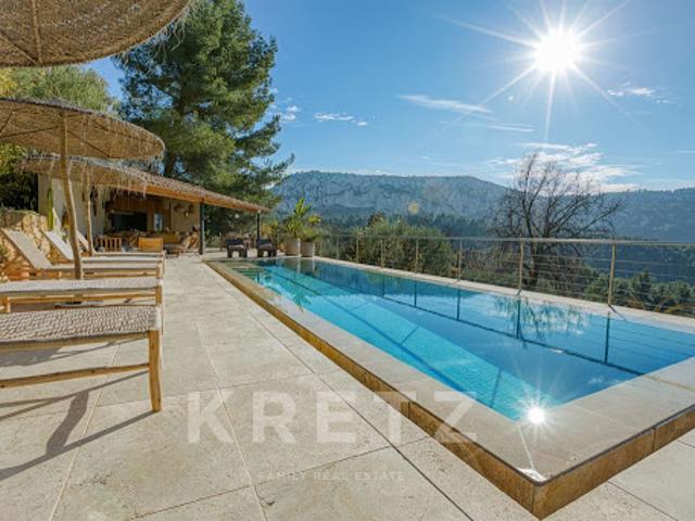 Villa avec piscine en bord de mer