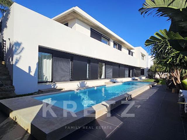 Villa avec piscine en bord de mer