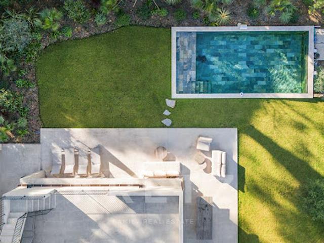 Villa avec piscine en bord de mer