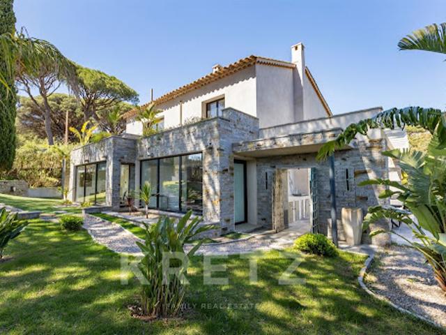 Villa avec piscine en bord de mer