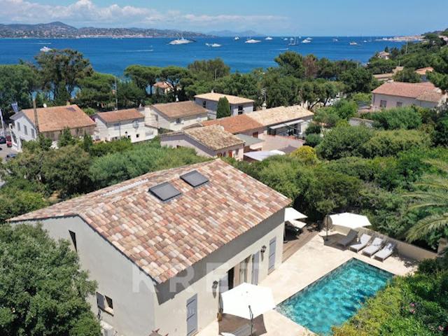 Villa avec piscine en bord de mer