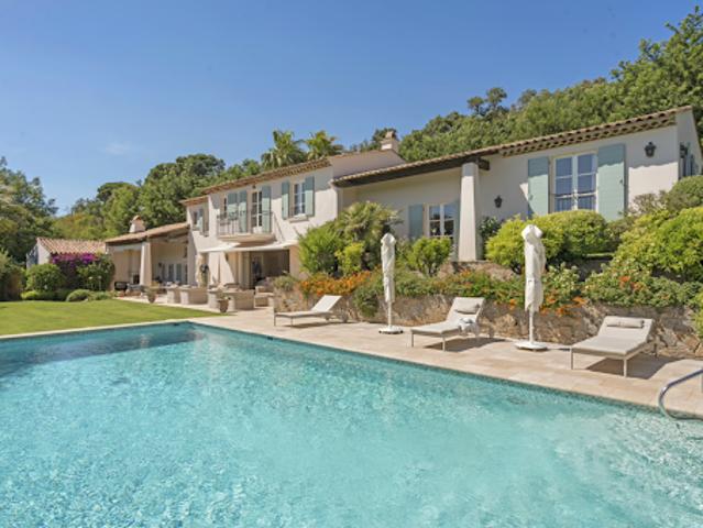 Villa avec piscine en bord de mer