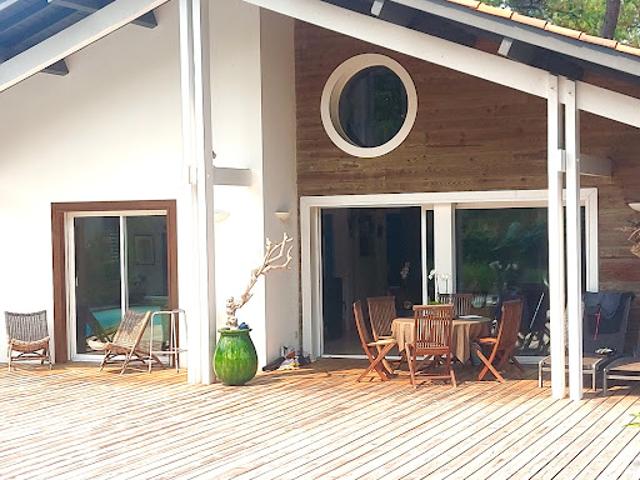 Villa avec piscine en bord de mer