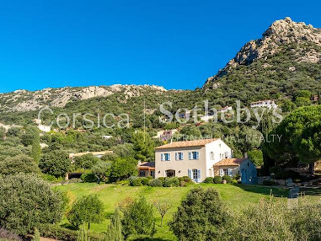 Villa avec piscine en bord de mer