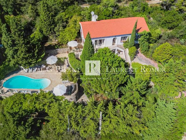 Villa avec piscine en bord de mer