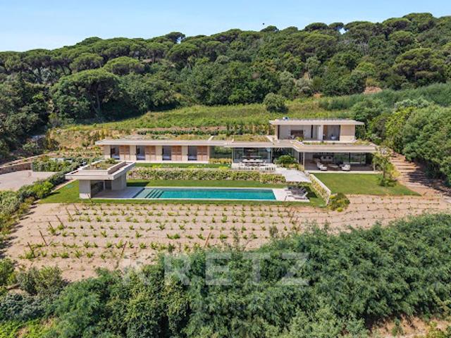 Villa avec piscine en bord de mer