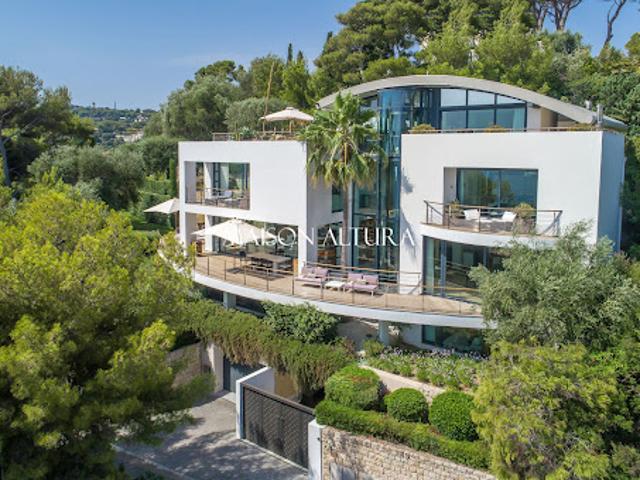 Villa avec piscine en bord de mer