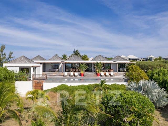 Villa avec piscine en bord de mer