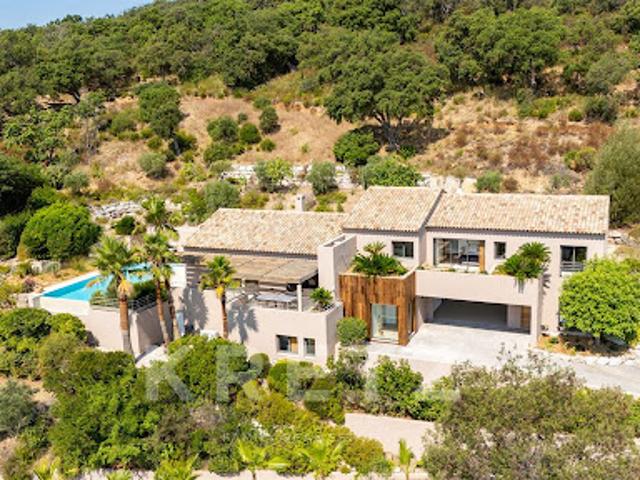 Villa avec piscine en bord de mer