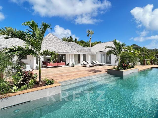 Villa avec piscine en bord de mer