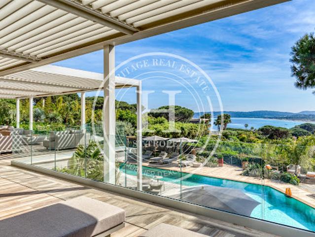 Villa avec piscine en bord de mer