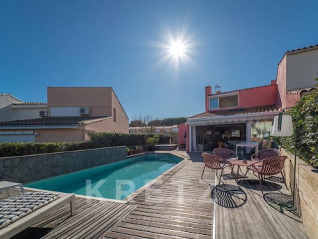 Villa avec piscine en bord de mer