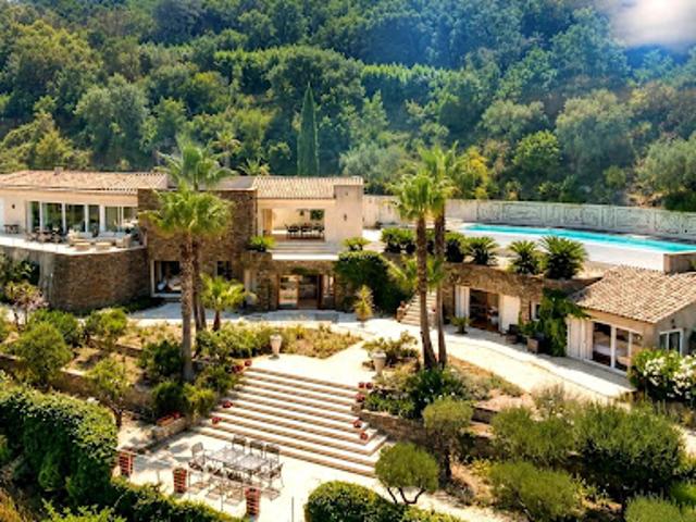 Villa avec piscine en bord de mer