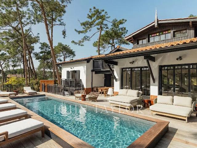 Villa avec piscine en bord de mer