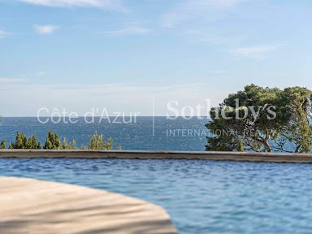Villa avec piscine en bord de mer
