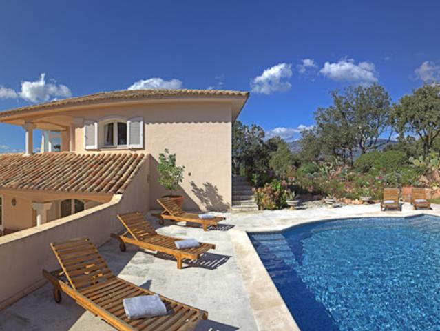 Villa avec piscine en bord de mer