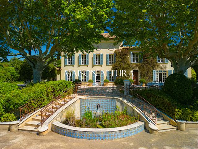 Villa avec piscine en bord de mer