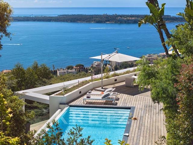 Villa avec piscine en bord de mer