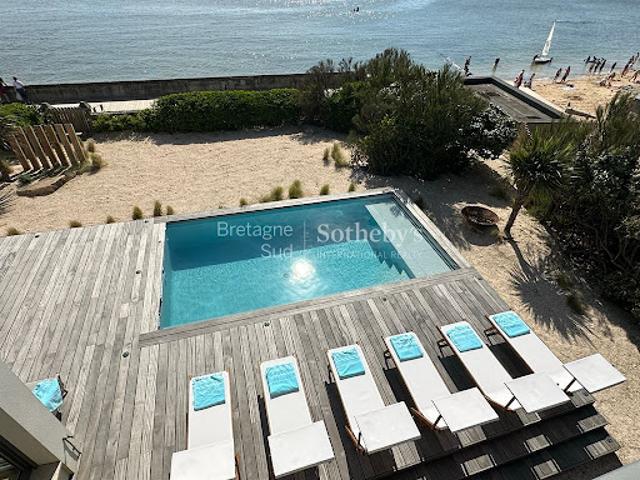 Villa avec piscine en bord de mer