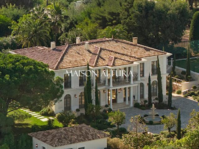 Villa avec piscine en bord de mer