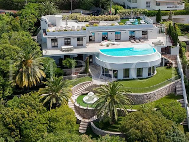 Villa avec piscine en bord de mer