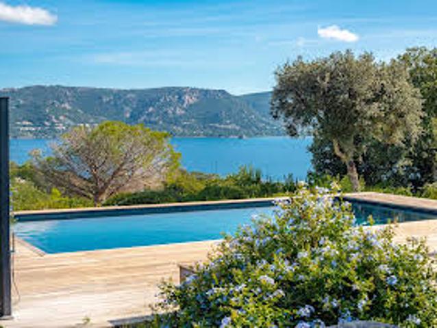 Villa avec Piscine en Bord de mer