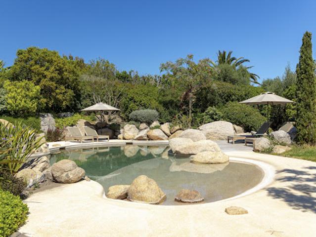 Villa avec piscine en bord de mer