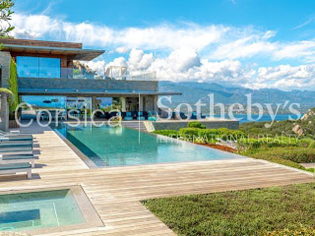 Villa avec piscine en bord de mer