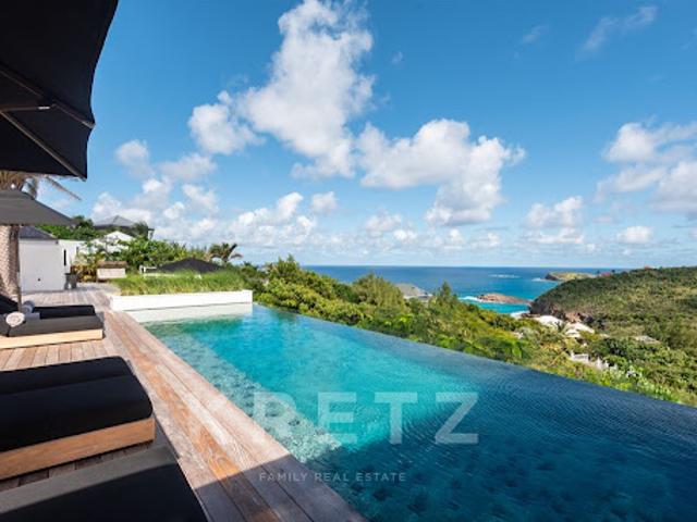 Villa avec piscine en bord de mer