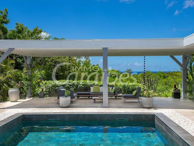 Villa avec piscine en bord de mer