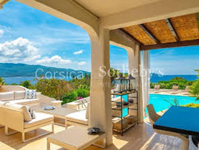 Villa avec Piscine en Bord de mer
