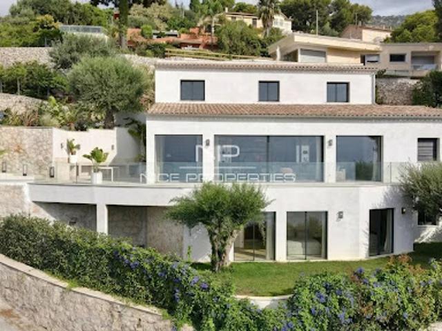 Villa avec piscine en bord de mer