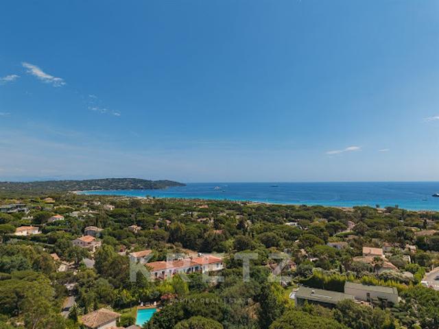 Villa avec piscine en bord de mer