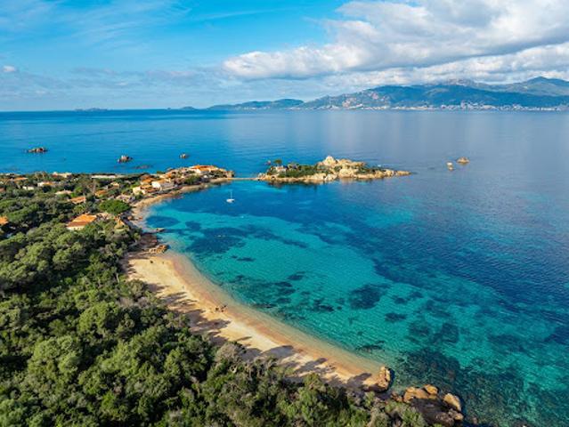 Villa avec piscine en bord de mer