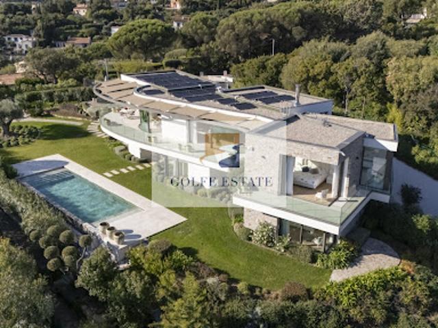 Villa avec piscine en bord de mer