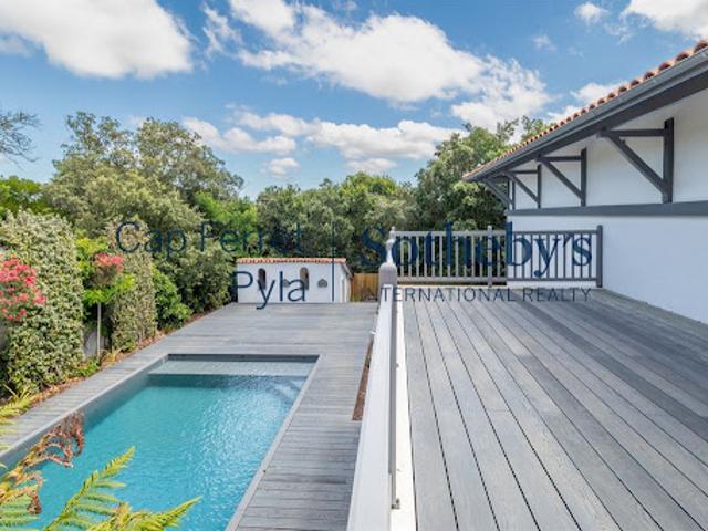 Villa avec piscine en bord de mer