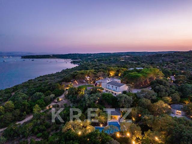 Villa avec piscine en bord de mer