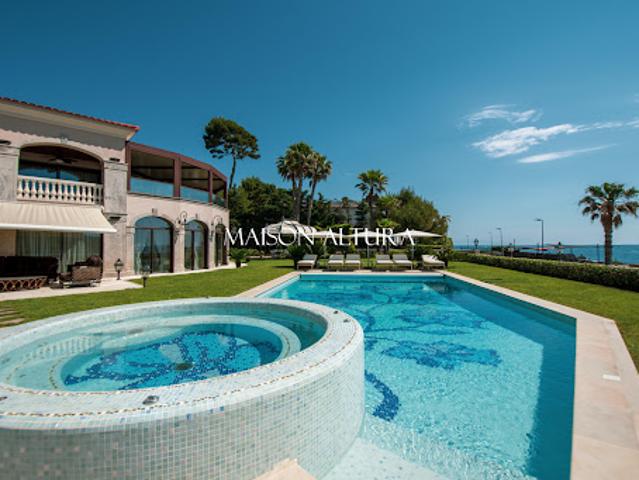 Villa avec piscine en bord de mer