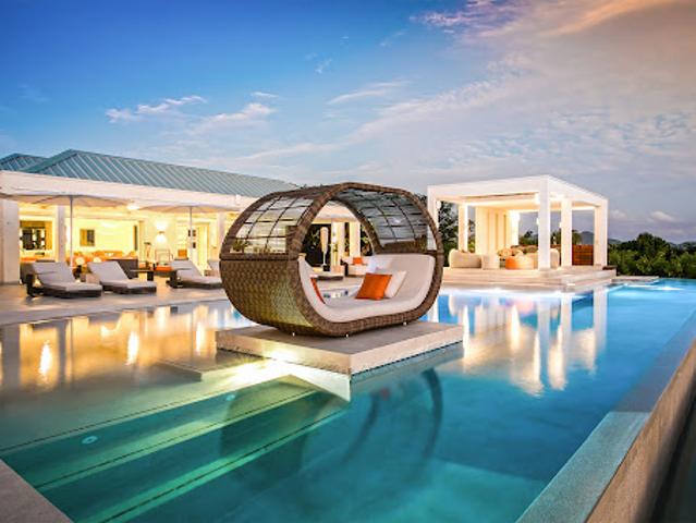 Villa avec piscine en bord de mer
