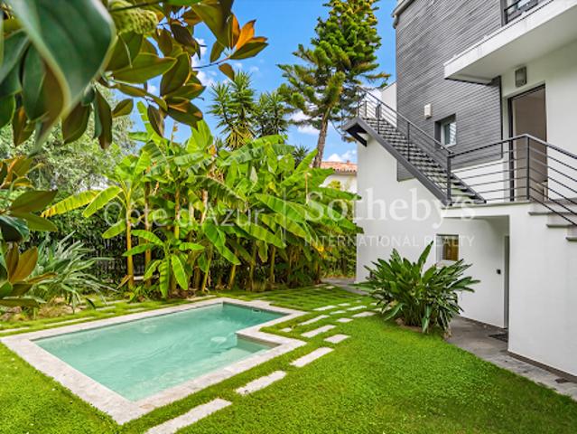 Villa avec piscine en bord de mer